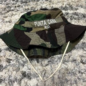 Bucket hat